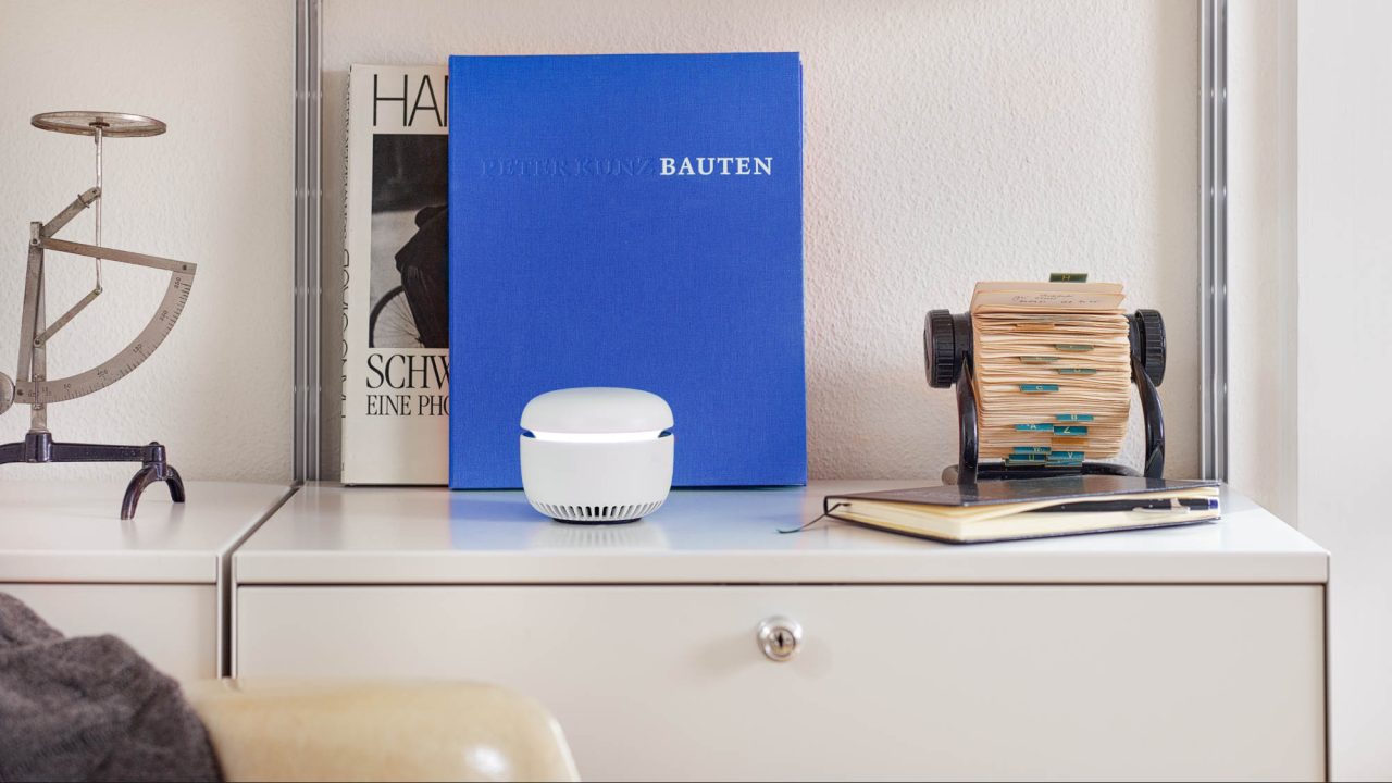 CARU Care Hausnotruf Station im Regal